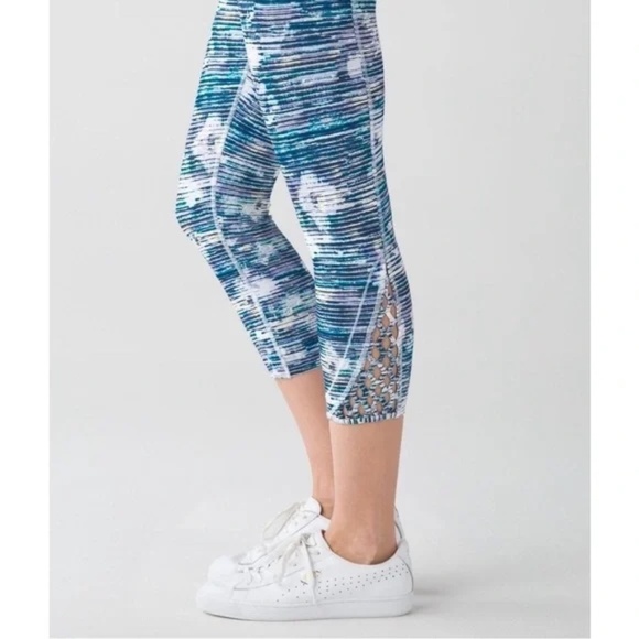 Lululemon True Self Crop II Yoga Activewear Leggings in Blurry Belle Multi - Picture 6 of 12